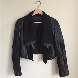 Cropped V leather jacket